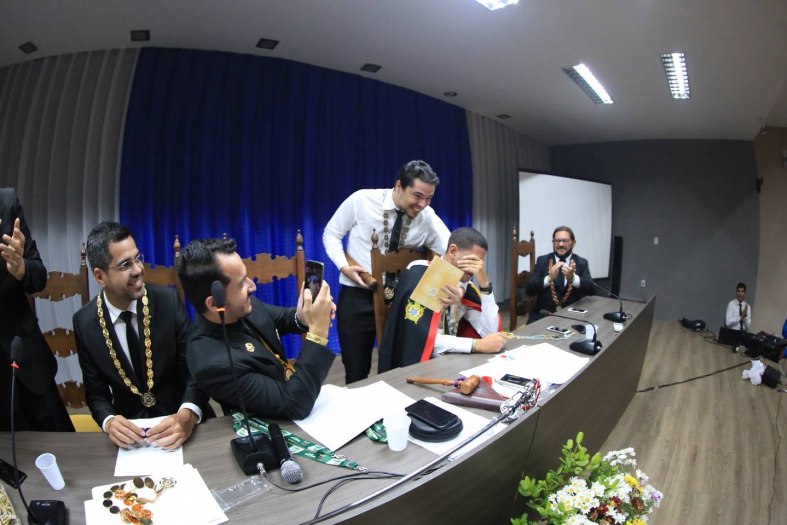 Entrega do Livreto Chevalier ao Secretário Nacional de Projetos e MCE/RR - Elias Freitas; Entrega realizada pelo MCN - Jorge Vaz